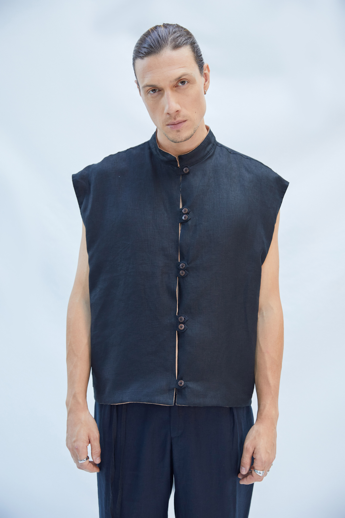 ROBBY VEST